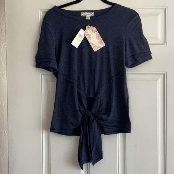 BOG Collective Tops - BOG Collective Size Medium